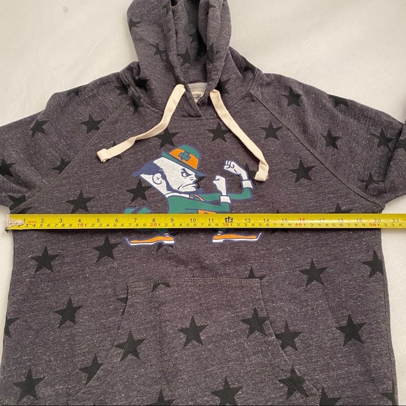 University of Notre Dame Fighting Irish gray with green stars logo hoodie - Picture 7 of 8
